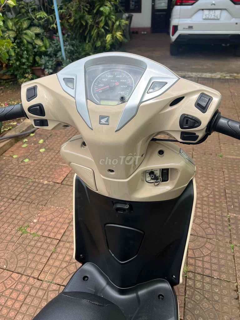 HonDa Lead chính chủ máy móc rin êm áo quần đẹp. Mua bán Xe máy tại Thành phố Pleiku Gia Lai được đăng bởi Hải Quay Xe hình 3