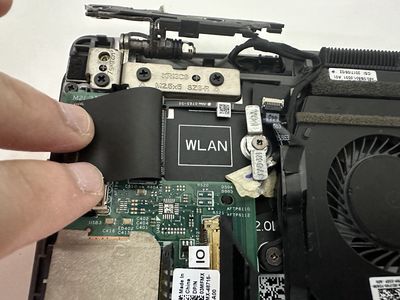Dell Inspiron 13 7370 cũ hỏng bản lề. Mua bán Laptop tại Quận Hai Bà Trưng Hà Nội được đăng bởi Nam Hoài