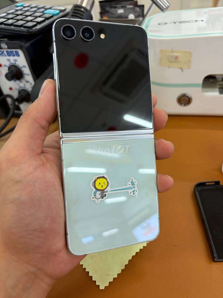 Samsung Z Flip 5 256GB Xanh nhạt. Mua bán Điện thoại tại Quận Thanh Khê Đà Nẵng được đăng bởi FUKIE Điện thoại cũ giá rẻ đà nẵng hình 1