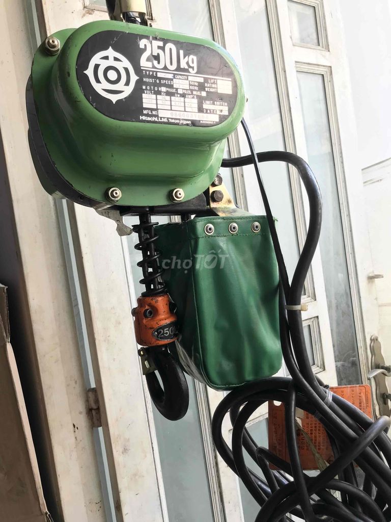 Máy tời Hitachi 250kg