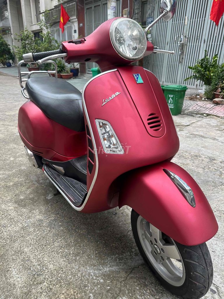vespa GTS 125 nhập Ý 2005. cavet đầy đủ. Mua bán Xe máy tại Quận Bình Thạnh Tp Hồ Chí Minh được đăng bởi Cửa hàng bán xe cũ hcm bình thạnh hình 4