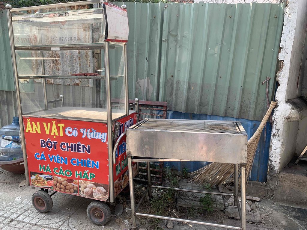 Tủ trưng bày Kim loại Kính. Mua bán Tủ, kệ gia đình tại Quận 7 Tp Hồ Chí Minh được đăng bởi Hằng Võ hình 1