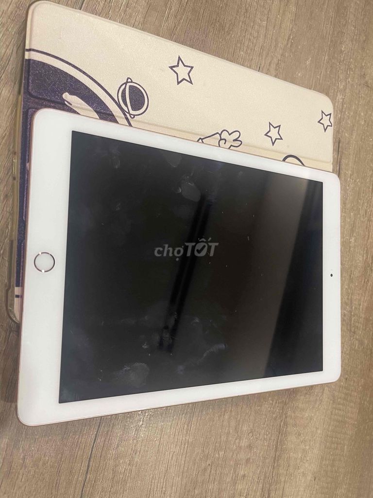 ipad gen 6 32gb wifi Gold full chức năng, chưa sửa. Mua bán Máy tính bảng tại Quận Thanh Xuân Hà Nội được đăng bởi Minh Quy hình 1