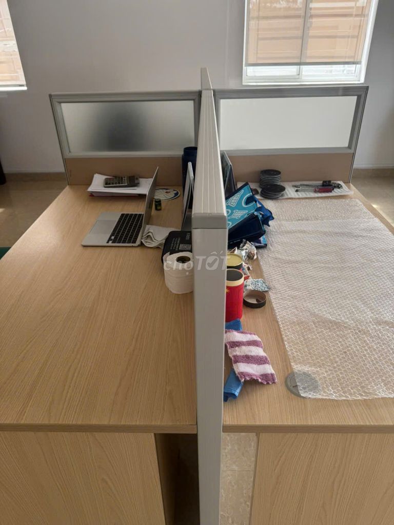 Bàn ghế văn phòng Gỗ Nâu. Mua bán Đồ dùng văn phòng tại Huyện Cần Giuộc Long An được đăng bởi Huệ Trần hình 1