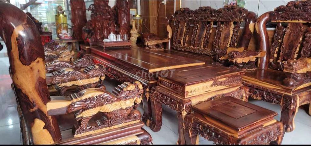 NHÀ CHẬT CẦN BÁN BỘ BÀN GHẾ KHỦNG TÂM HUYẾT