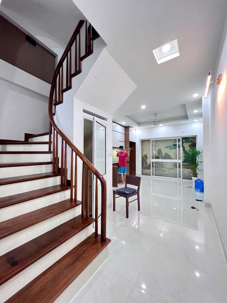 Bán nhà Lê Trọng Tấn, Thanh Xuân 40m2 5 tầng MT3,9m 10,9 tỷ ô tô