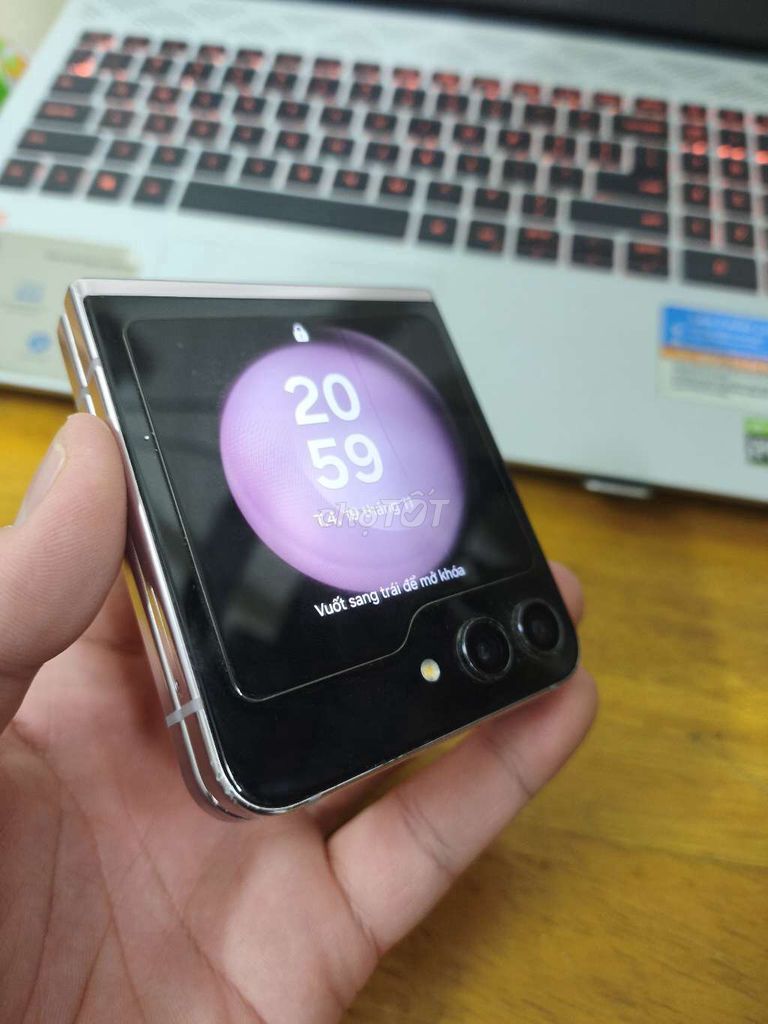 Samsung Galaxy Z Flip 5 256GB Hồng. Mua bán Điện thoại tại Huyện Hoài Đức Hà Nội được đăng bởi Loiii Loii hình 1