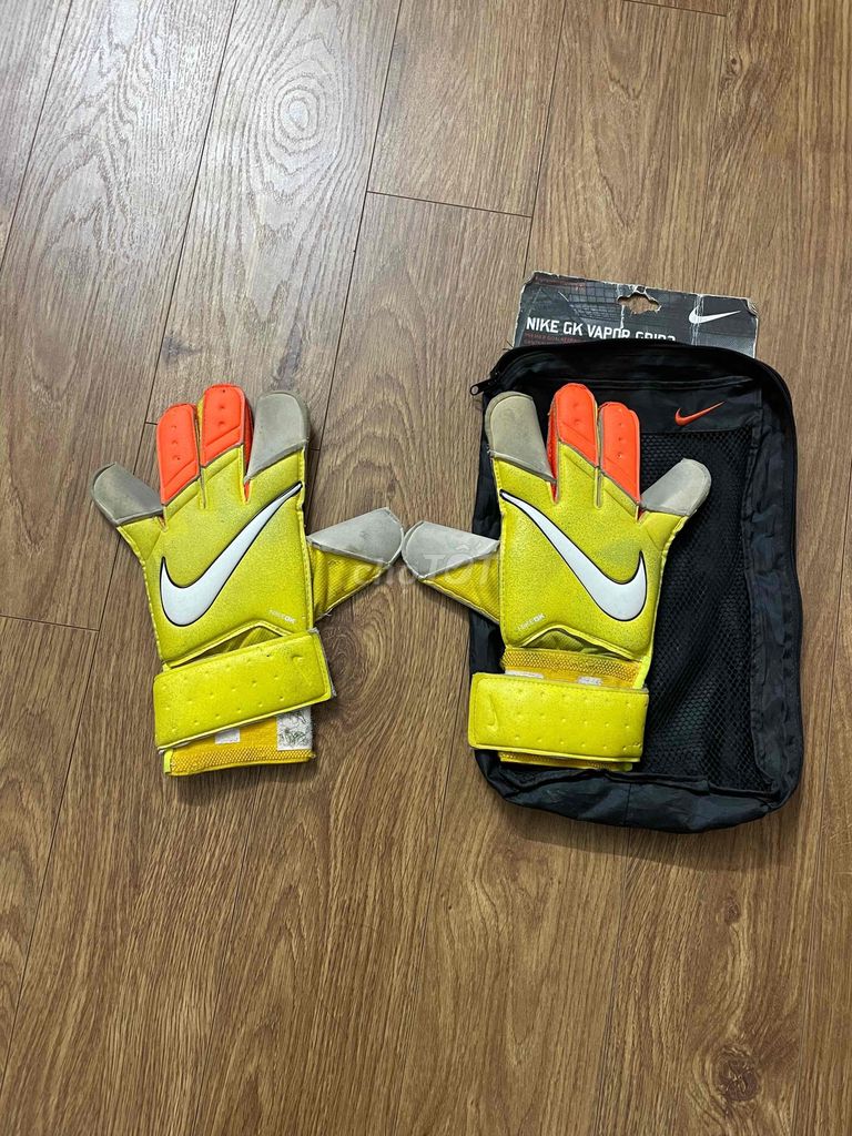 Găng tay thủ môn hãng Nike size 8