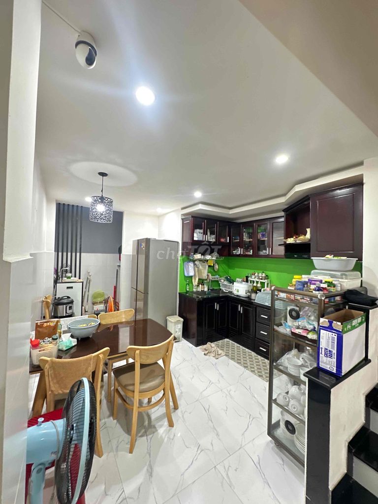 sụp hầm nhà 3 tầng full nội thất kiên cố