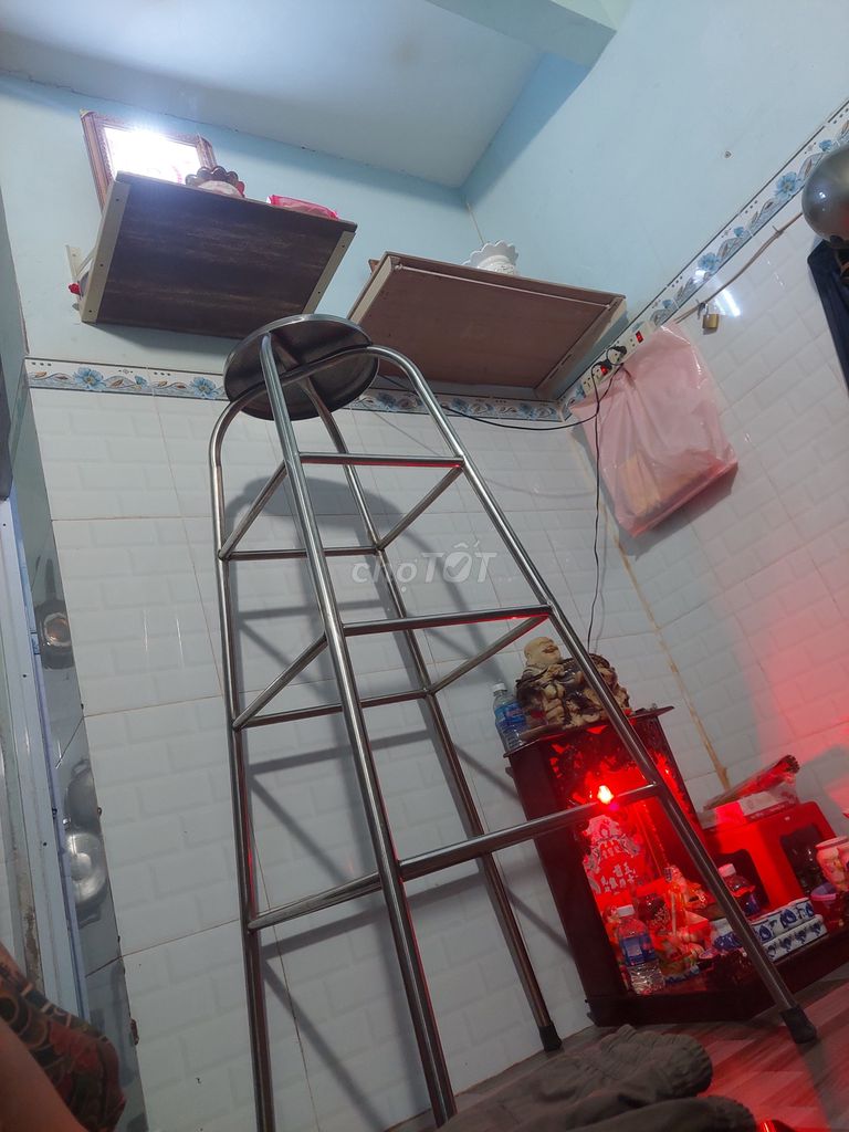 Ghế đẩu Kim loại Bạc Hiện đại. Mua bán Bàn ghế tại Huyện Đức Hòa Long An được đăng bởi Nha Kim hình 1