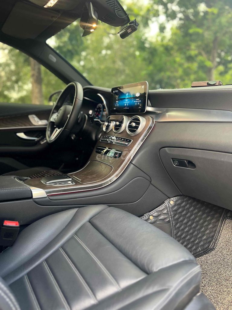 Mercedes Benz GLC 2021 200 4MATIC - 30000 km. Mua bán Ô tô tại Thành phố Dĩ An Bình Dương được đăng bởi Dương hình 13