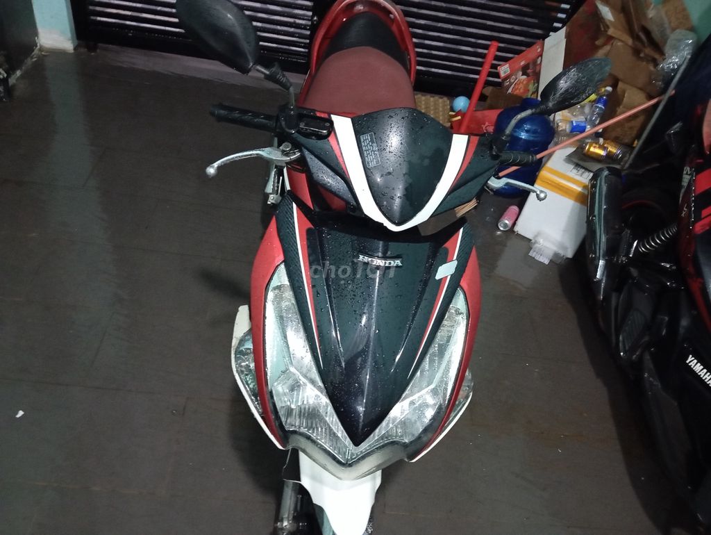 Cần bán Honda Air Blade 2011 đỏ trắng chính chủ