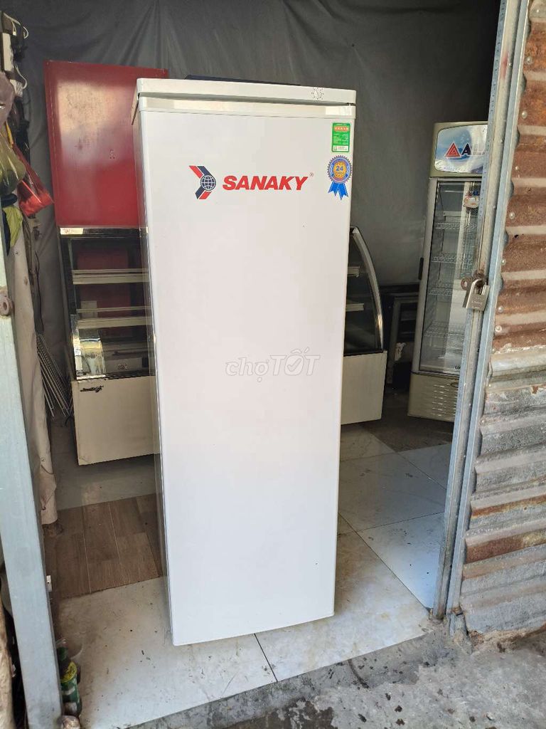 Cần thanh lý tủ đông đứng Sanaky