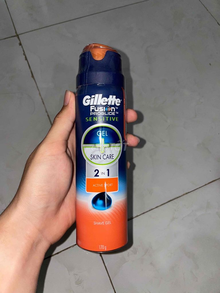 Bọt cạo cao cấp Gillette kết hợp skincare.