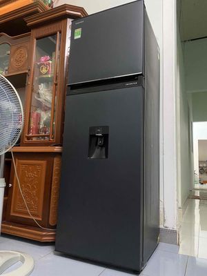 Dư tủ lạnh bán cho ae về sử dụng . tình trạng 85%