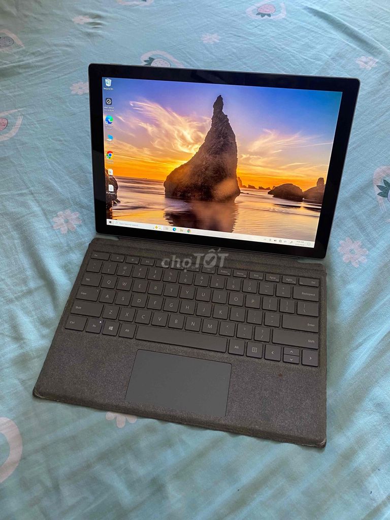 Surface Pro 6 máy đẹp, i5-8250u,Ram 8GB,Touch 2K. Mua bán Laptop tại Quận 10 Tp Hồ Chí Minh được đăng bởi Minh Đạt hình 1