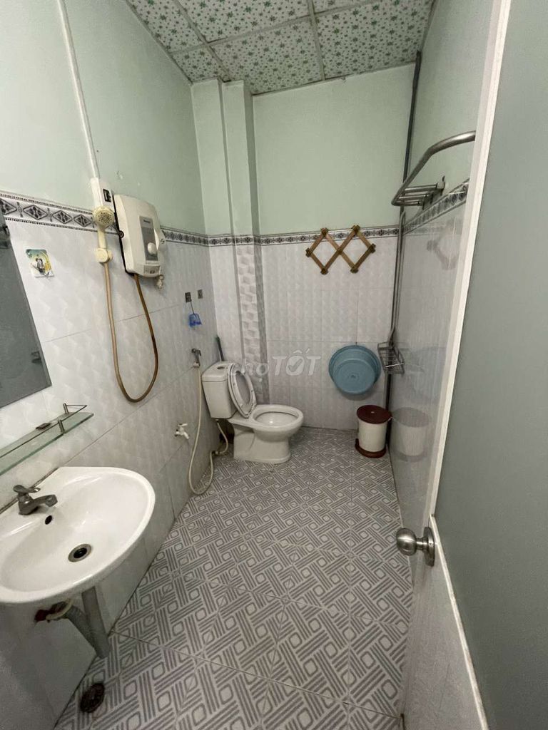 Nhà nguyên căn 4*15. Đúc lửng 2 phòng ngủ 2 WC