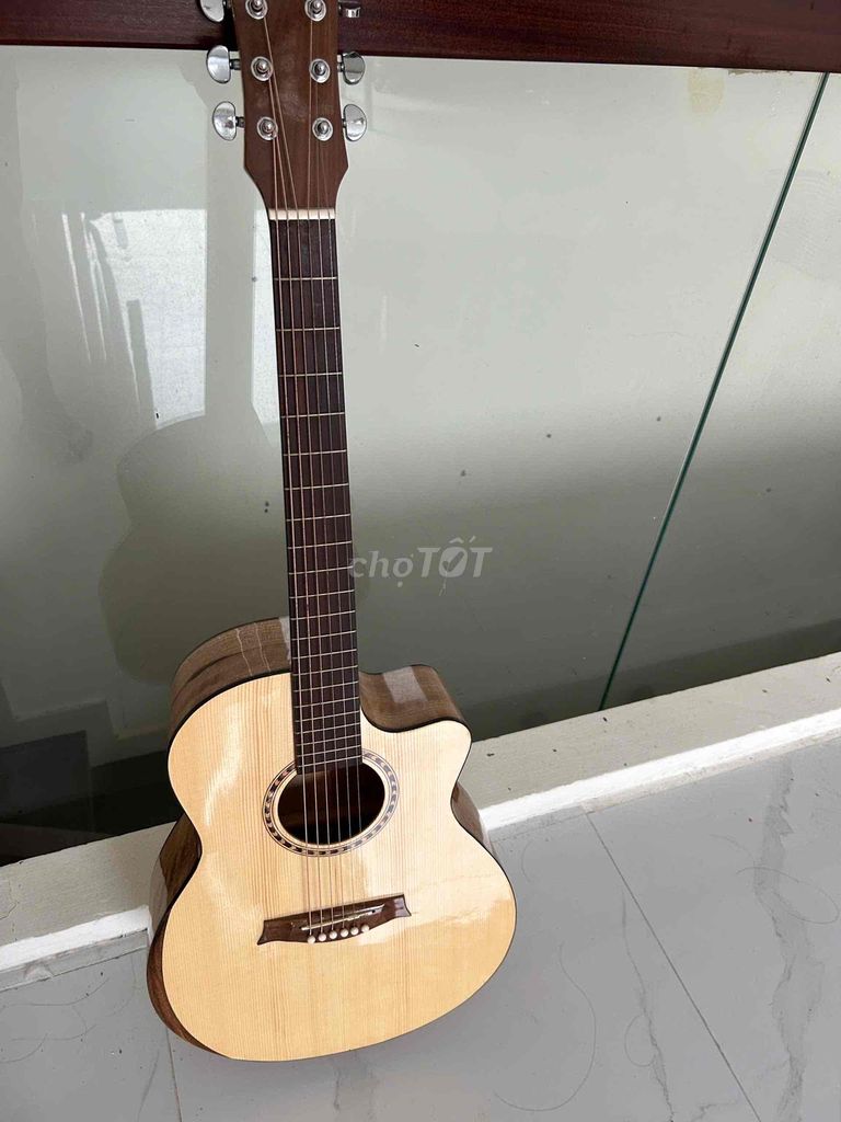 Guitar mới mua và ko có nhu cầu sử dụng nữa