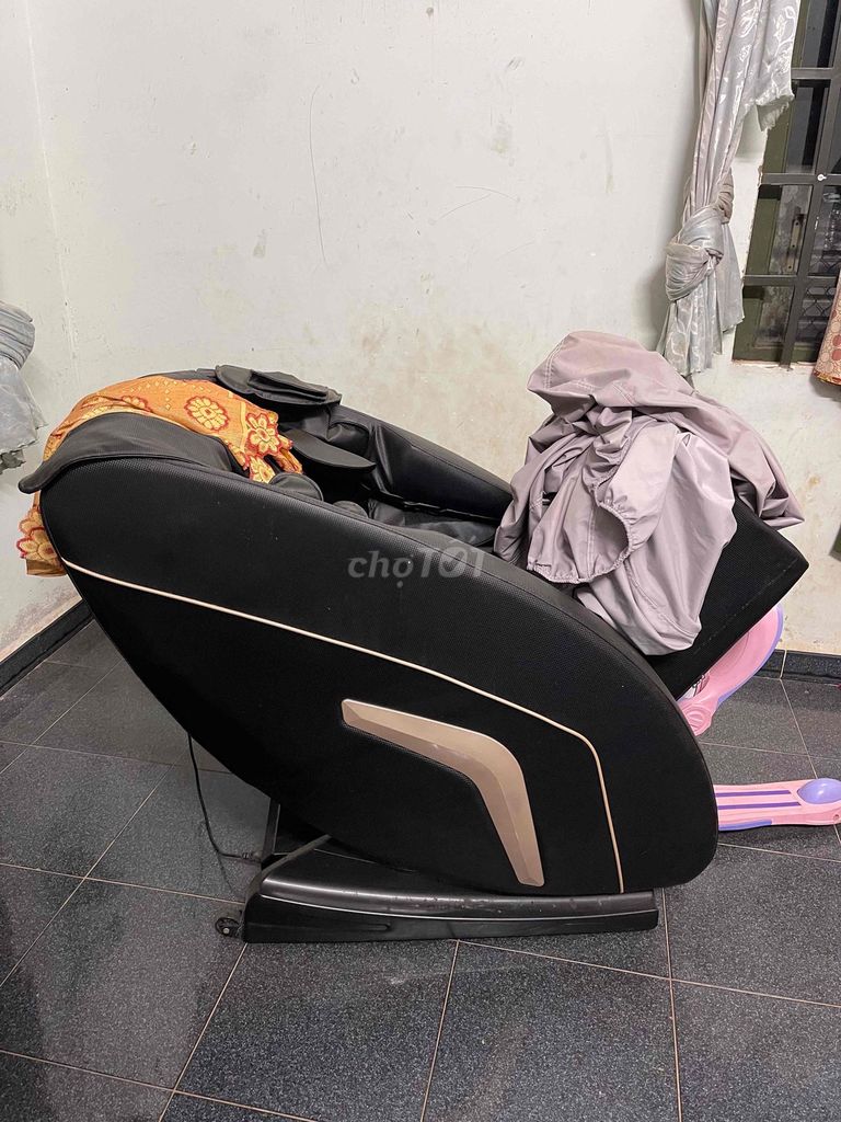 Ghế massage Đen đã sử dụng thư giãn giảm đau. Mua bán Bàn ghế tại Thành phố Buôn Ma Thuột Đắk Lắk được đăng bởi Trần Thắng hình 1