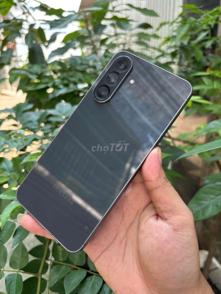 Samsung Galaxy A56 5G 8GB/128GB Đen Việt Nam. Mua bán Điện thoại tại Huyện Bình Chánh Tp Hồ Chí Minh được đăng bởi Lâm mobiphone hình 1