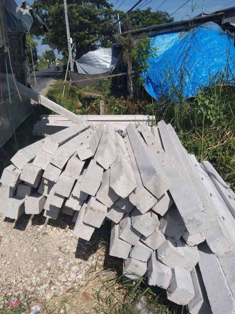 Trụ bê tông 1-2 mét cắm mốc ranh giới Đất. Mua bán Đồ chuyên dụng, Giống nuôi trồng tại Quận Ngũ Hành Sơn Đà Nẵng được đăng bởi rin hình 1