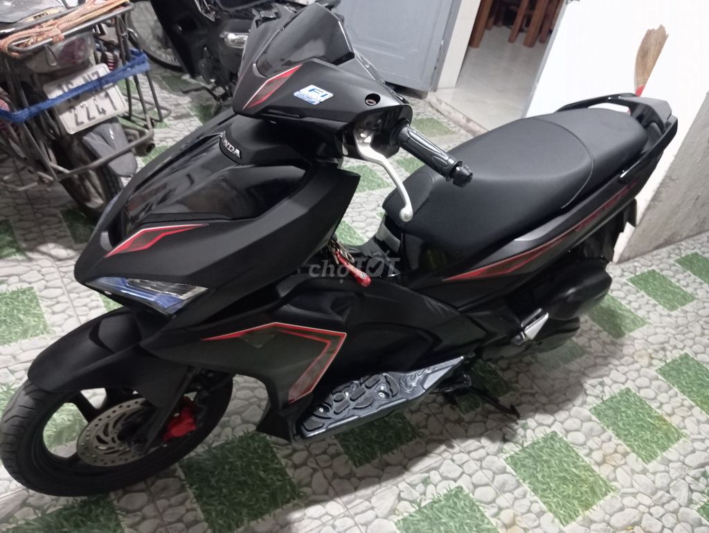 Воздушный клинок Honda 2017 черный