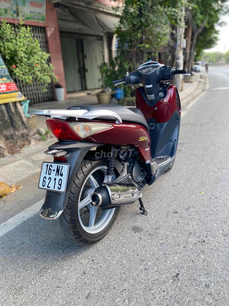 Основной владелец Honda SH 150cc, красный