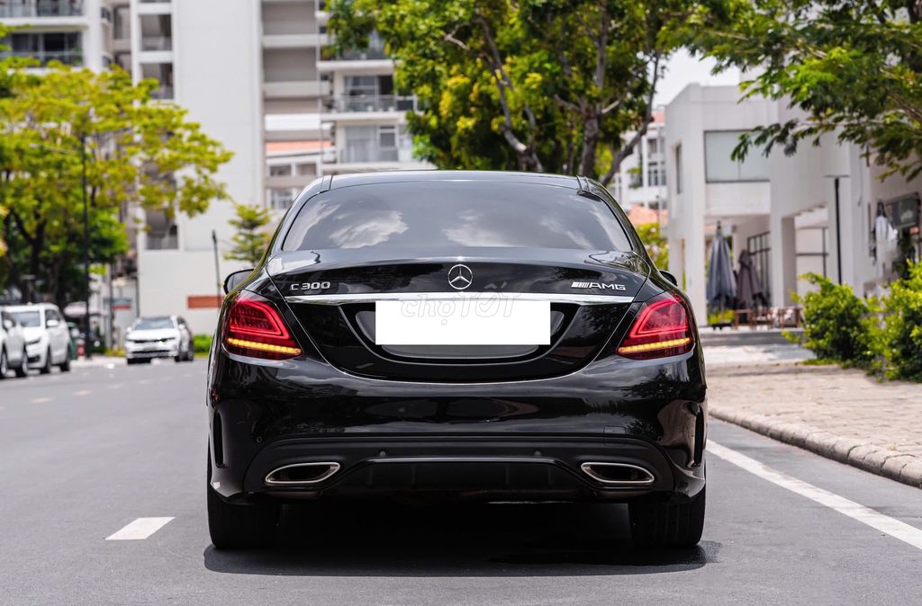 C300 AMG 2016 Đen nội thất đỏ siêu hiếm. Mua bán Ô tô tại Quận 7 Tp Hồ Chí Minh được đăng bởi tuấn anh hình 2