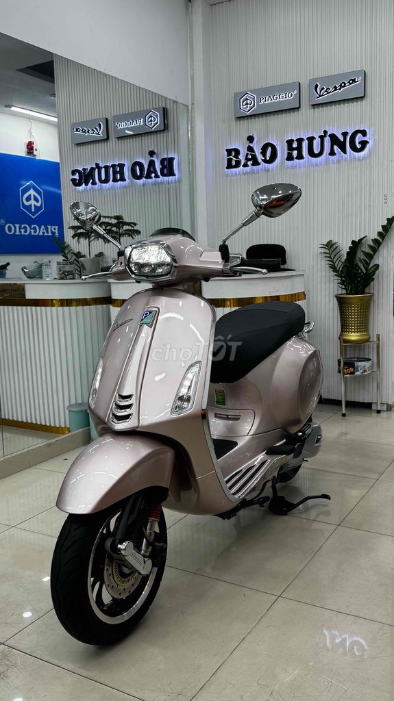 Vespa Sprint Hồng Porsche Mới như xe hãng 4300km. Mua bán Xe máy tại Quận Phú Nhuận Tp Hồ Chí Minh được đăng bởi VESPA  PIAGGIO BẢO HƯNG Vespa cũ trả góp  hình 12