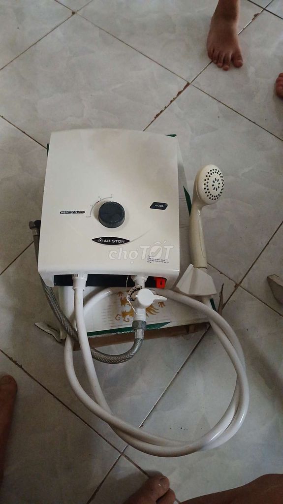 Máy nước nóng Ariston Trắng Đã sử dụng. Mua bán Thiết bị vệ sinh, nhà tắm tại Thành phố Vũng Tàu Bà Rịa - Vũng Tàu được đăng bởi anh kien hình 1