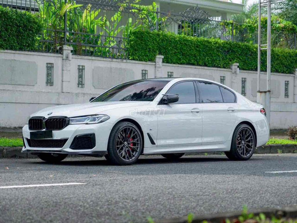 BMW 5 Series 2022 520i M Sport - 38000 km. Mua bán Ô tô tại Quận 7 Tp Hồ Chí Minh được đăng bởi Hoàng Anh Tuấn hình 2