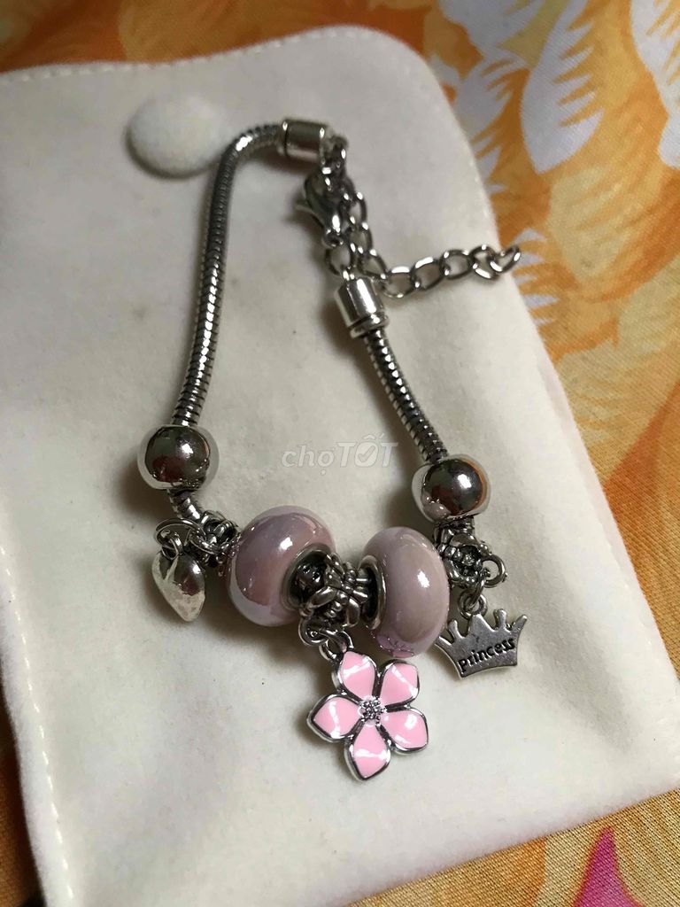 sản phẩm như hình. đồ còn mới. Vòng tay charm