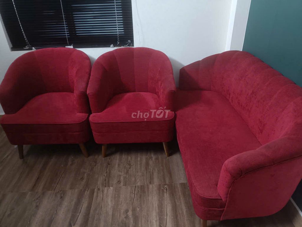 Ghế sofa Nhung Đỏ. Mua bán Bàn ghế tại Quận Hà Đông Hà Nội được đăng bởi Huy Hoàng hình 1