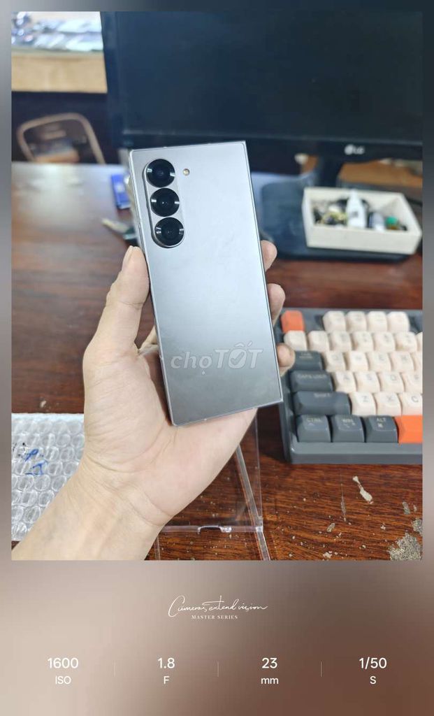 Samsung Z Fold 6 256GB Bạc. Mua bán Điện thoại tại Thành phố Thủ Dầu Một Bình Dương được đăng bởi Việt Phê hình 1