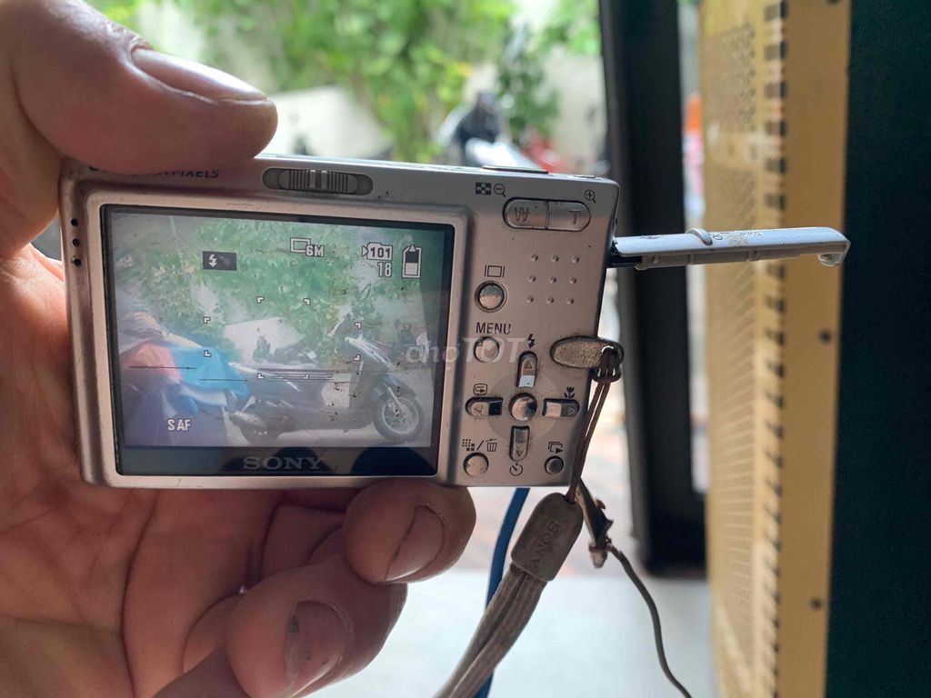 Máy ảnh Sony Cyber-shot Bạc. Mua bán Máy ảnh, Máy quay tại Quận Tân Phú Tp Hồ Chí Minh được đăng bởi linh hình 1