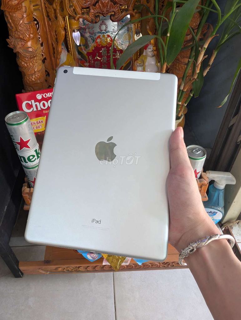 iPad Gen 7 4G 32Gb - Gen 5 Wifi 32Gb đẹp như mới. Mua bán Máy tính bảng tại Quận Hải Châu Đà Nẵng được đăng bởi thắng hình 3