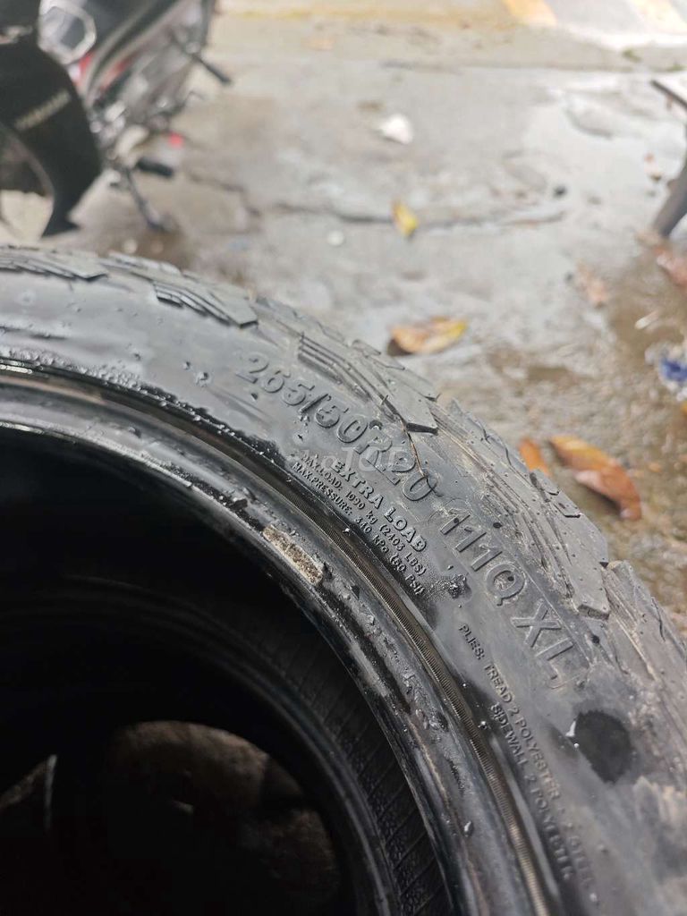 Em dư ba quả 265/50/20 lấp at gai 90%. Mua bán Phụ tùng xe tại Huyện Tân Sơn Phú Thọ được đăng bởi Hoang Tinh hình 5