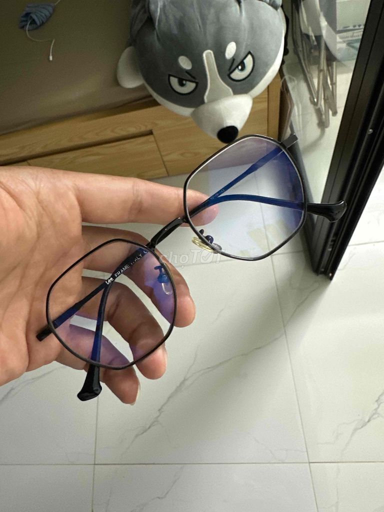 Pass Kính hiệu Lee Titanium, frame italy. Mua bán Phụ kiện thời trang khác tại Quận Thanh Xuân Hà Nội được đăng bởi Hùng Mán hình 1