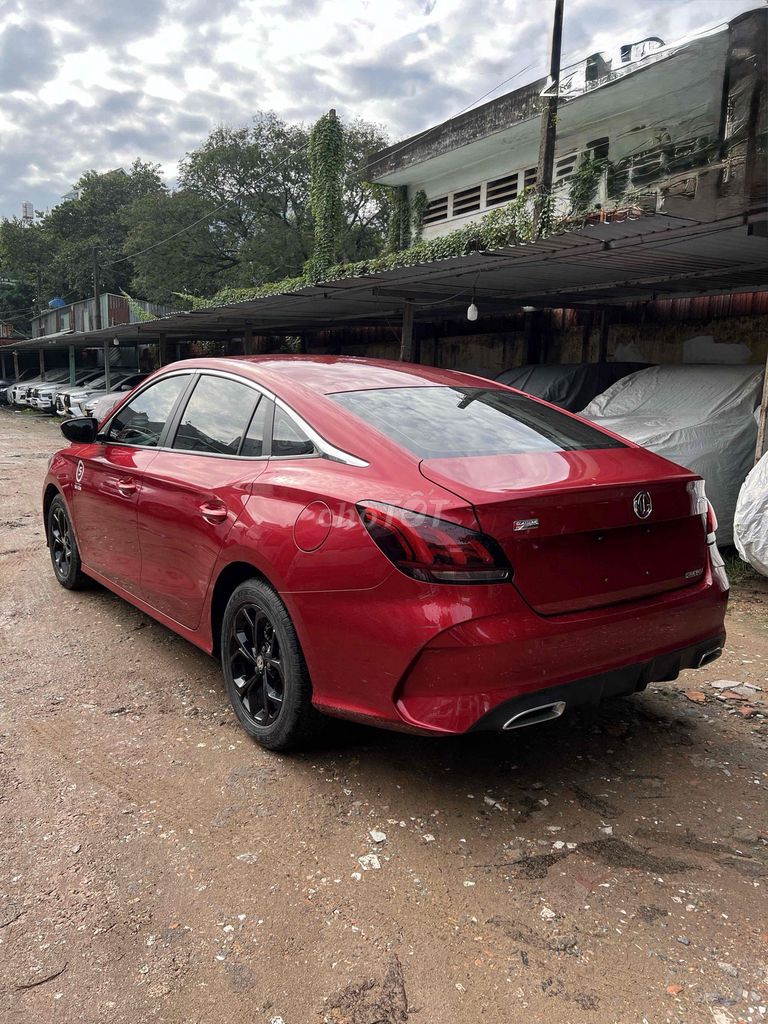 MG MG5 2023 Автомат Таиланд Красный 16x.000 км