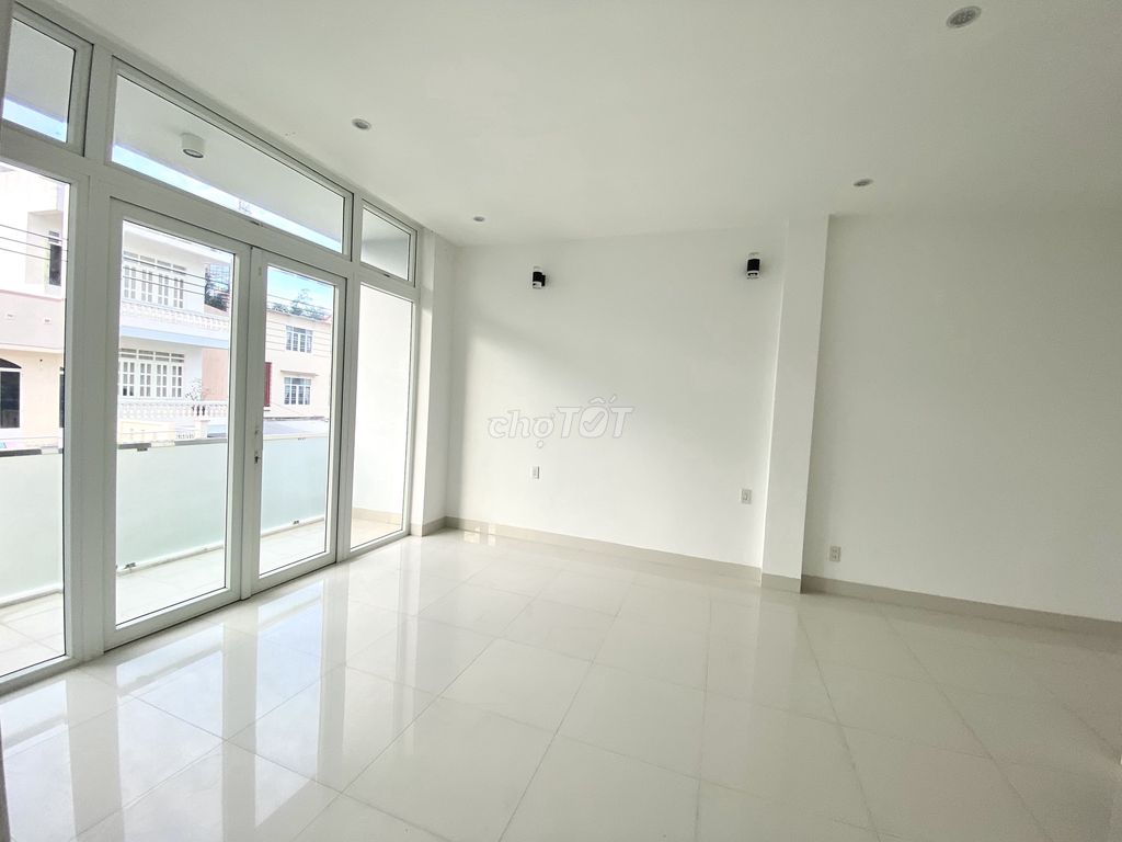 CHO THUÊ NHÀ CÓ SÂN VƯỜN - 6 PHÒNG NGỦ