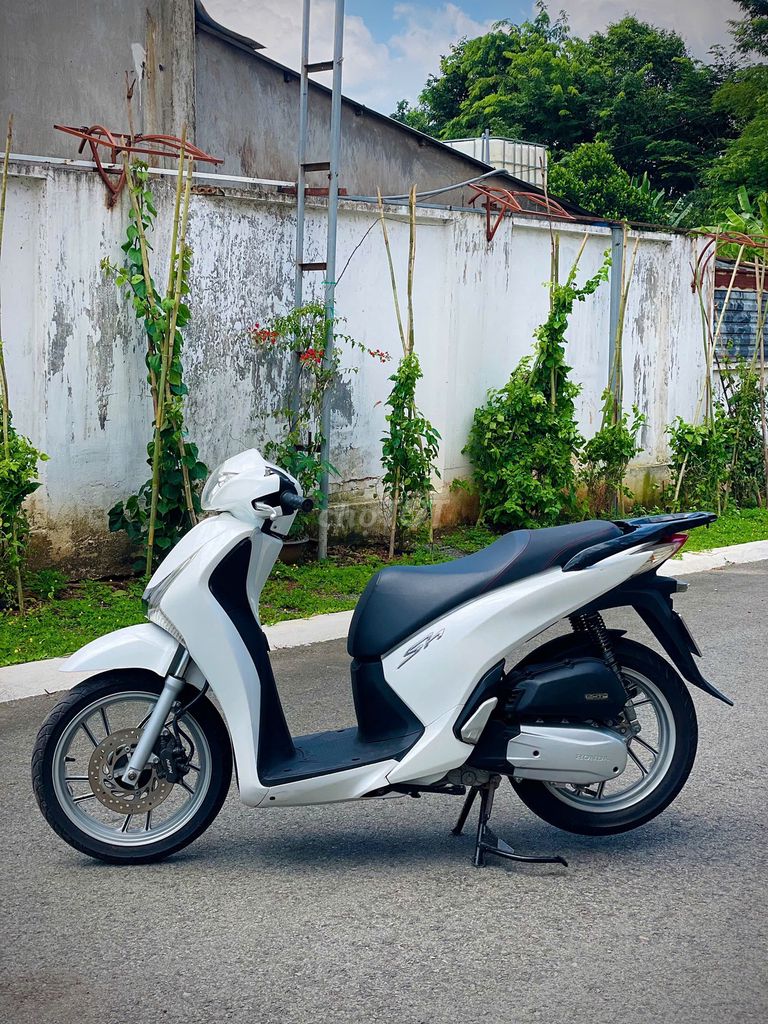 Xe máy Honda SH màu trắng sản xuất 2012. Mua bán Xe máy tại Huyện Trảng Bom Đồng Nai được đăng bởi Của Hàng Xe Máy U Phong hình 15