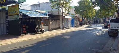 Cần tiền bán gấp nhà mặt tiền Bến Nôm