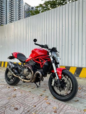 Ducati Monster 821 lướt keng