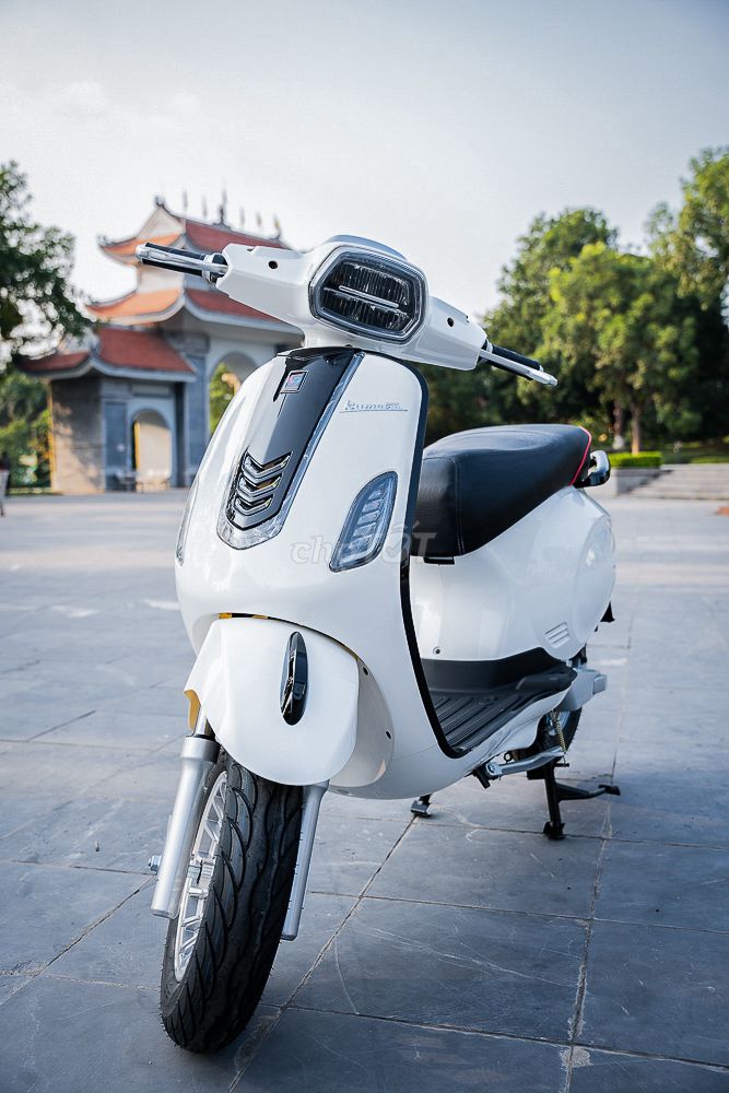 XE MÁY ĐIỆN VESPA VQ6 TRẮNG NGỌC TRAI CHẠY PIN LFP