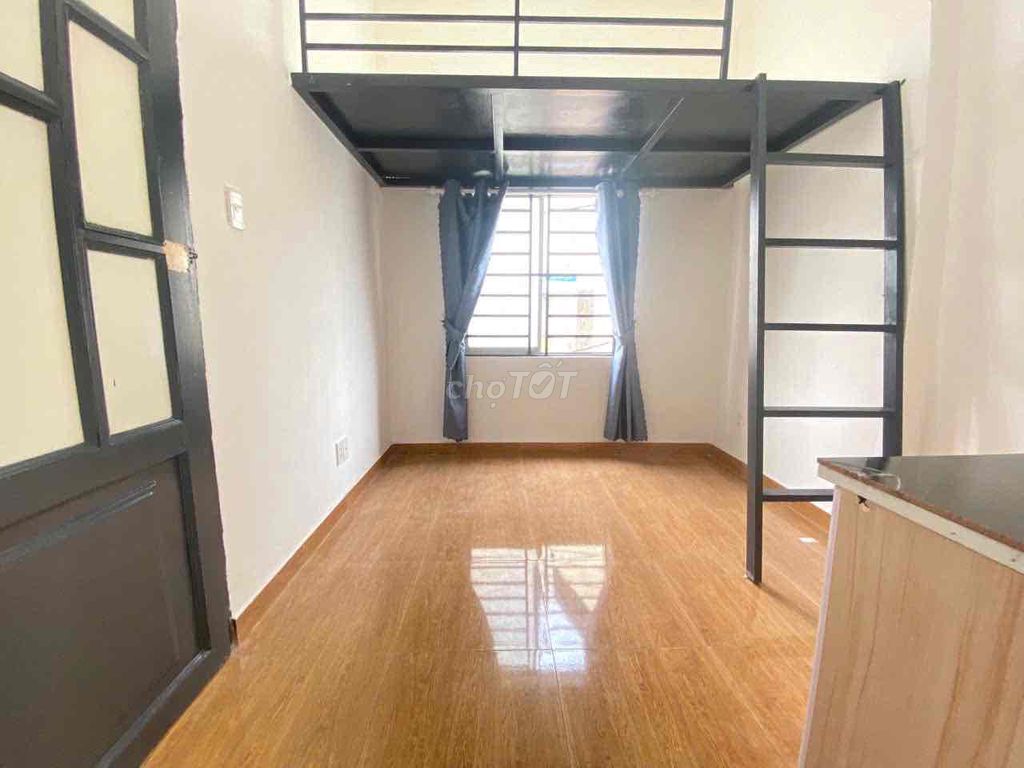 CHO THUÊ PHÒNG GÁC CAO - CỬA SỔ TRỜI - CÓ THANG MÁY ĐI BỘ QUA ĐH HUIT