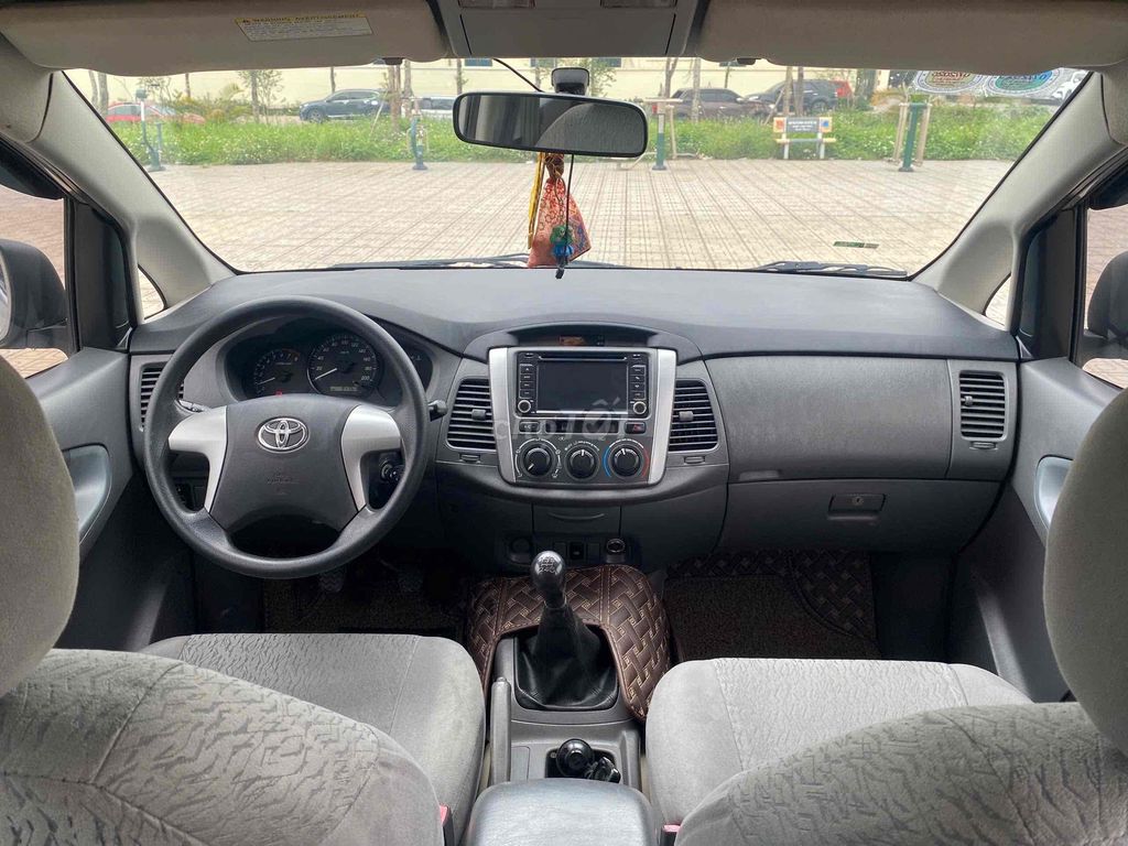 Toyota Innova 2.0E 2012 đk 2013 số sàn 9,8 vạn