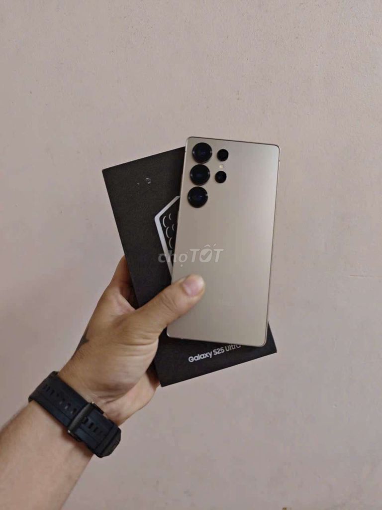 Samsung Galaxy S25 Ultra Vàng Còn bảo hành. Mua bán Điện thoại tại Thành phố Việt Trì Phú Thọ được đăng bởi Vương Trần hình 1