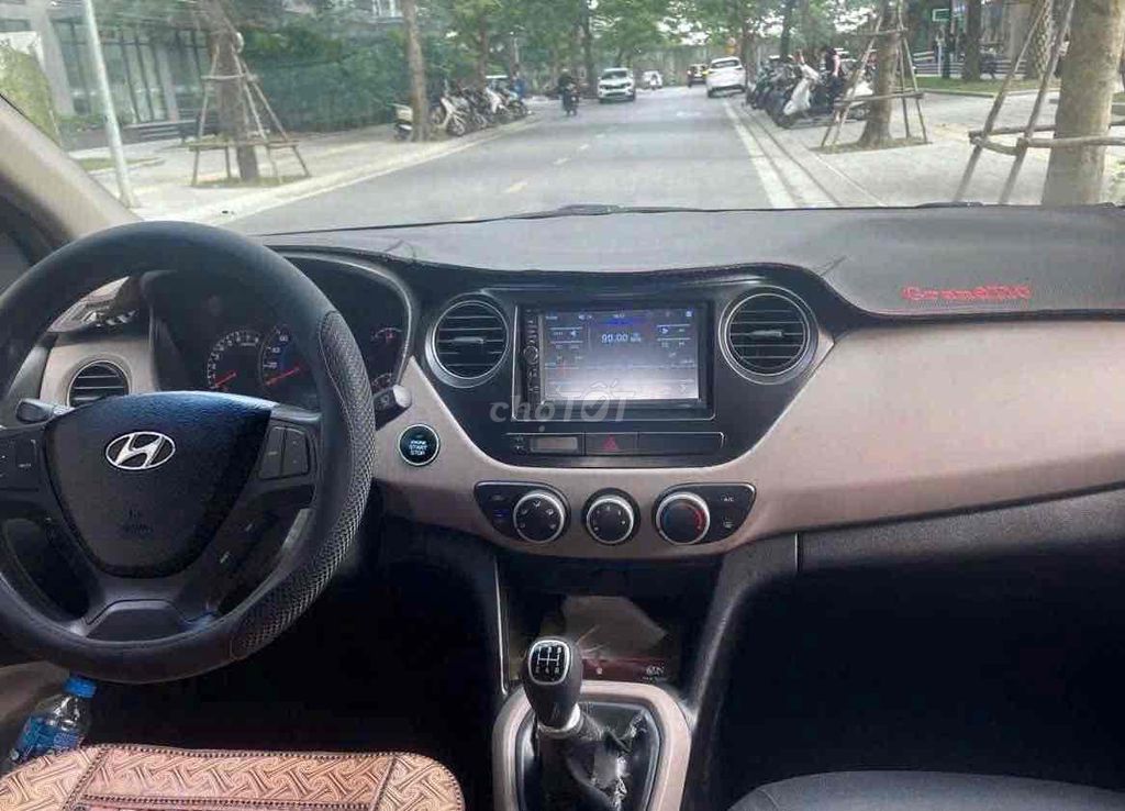 Hyundai i10 полная комплектация 2015 красный, на учёте Ханой