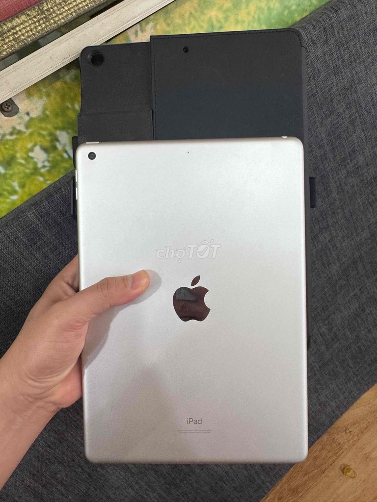 ipad gen 9 64g pin 99% tặng bao da