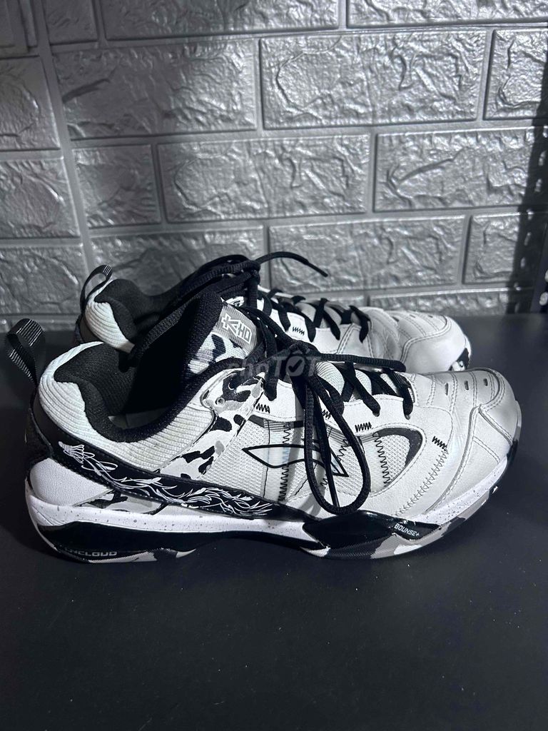 lining shi yu qi size 42,5 dài 26,5cm mới 95%. Mua bán Giày dép tại Quận Nam Từ Liêm Hà Nội được đăng bởi Giày Cầu Lông Lướt  hình 1